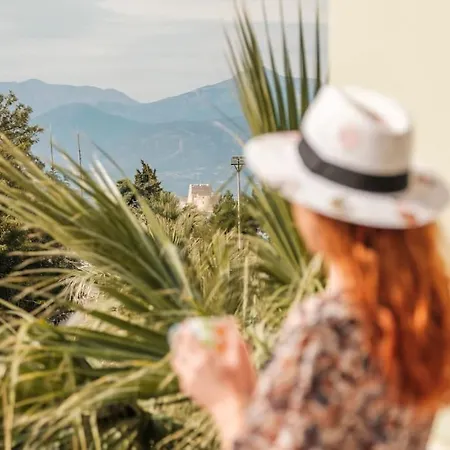 Margarita's Elegant Sunlit Palamidi View Appartement