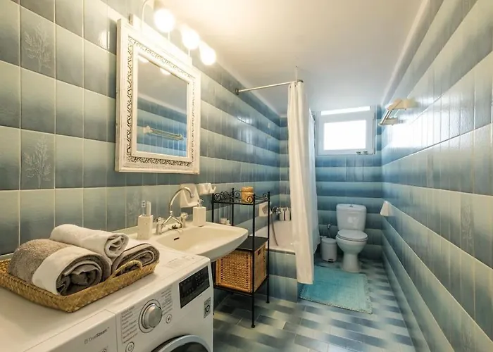 Margarita's Elegant Sunlit Palamidi View