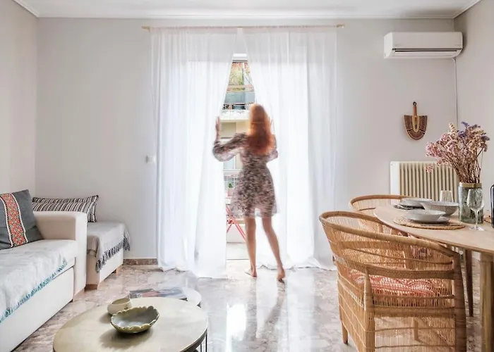 Margarita's Elegant Sunlit Palamidi View Apartamento